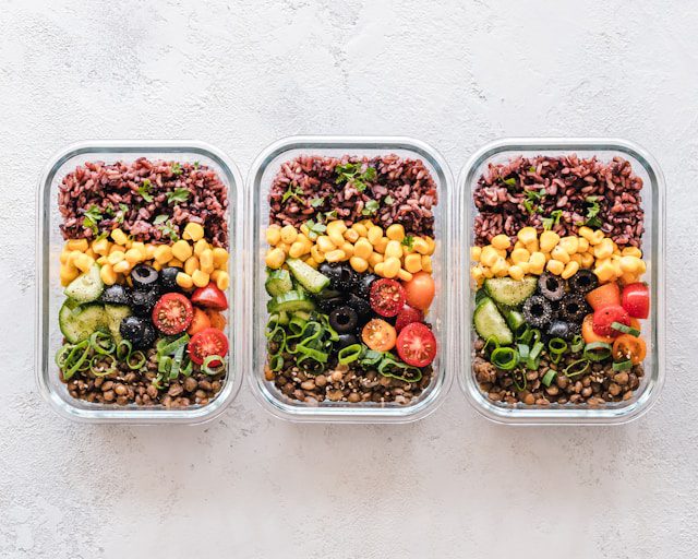 Food prepping in 3 glass containers