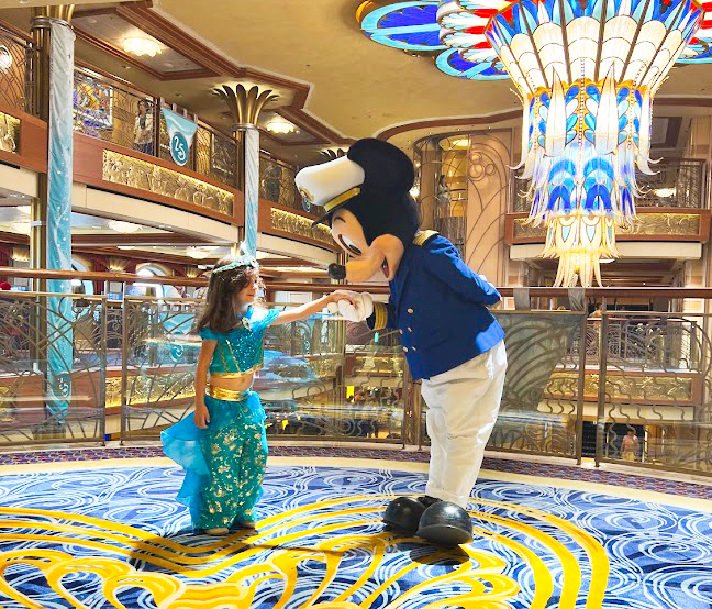 Mickey kissing Melissas daughter