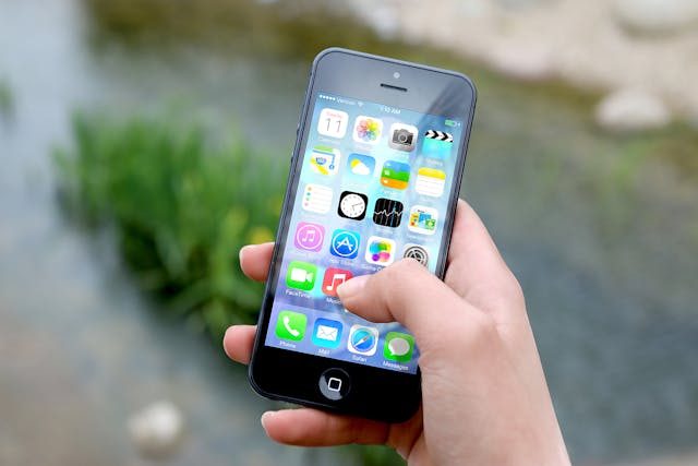 Social media apps on cellphone