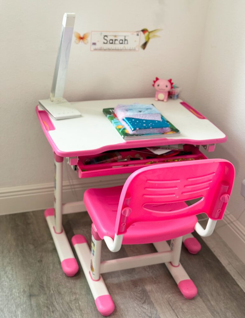 Pinka nd white desk