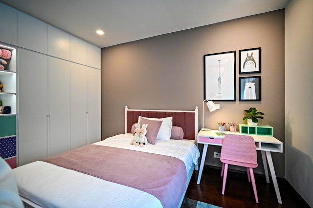 Girl's bedroom