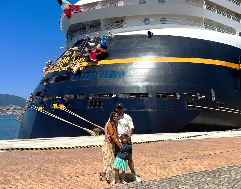 Melissas family in front of Disney Cruise