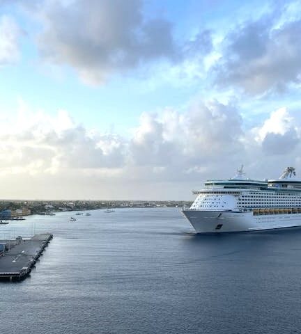 Cruise ship arriving to a port