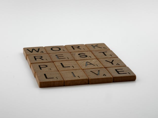 Motivational quote reading ‘Work, Rest, Play, Live’
