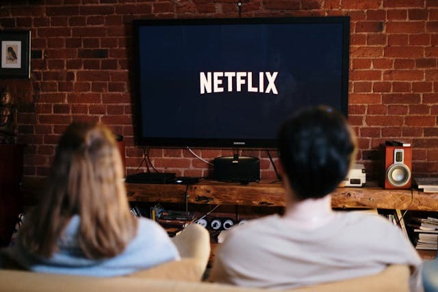 Man and woman watching Netflix