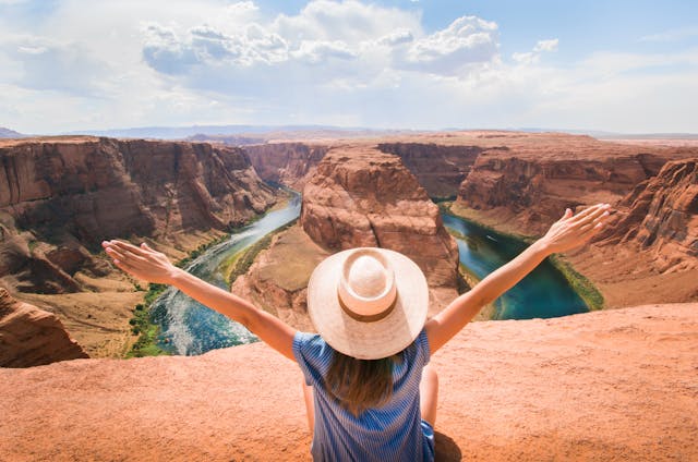 Woman at Horse Shoe Bend in Arizona